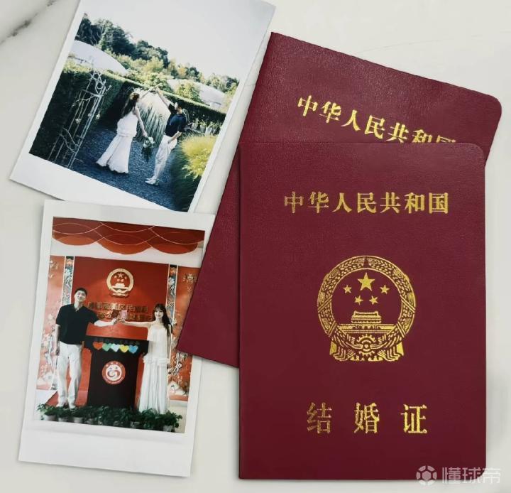 恰逢七夕，蓉城门将蹇韬已与女友领证结婚